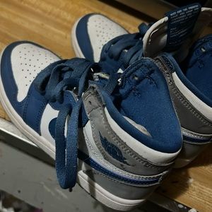 Boys Nike (air Jordan 1’s ) only worn twice and are in great condition
